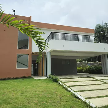 casas - Venta de Casa nueva en Detras embajada Americana carretera la isabela