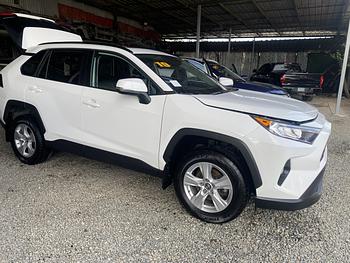 jeepetas y camionetas - Toyota rav4 XLE AWD recién importada Clean 