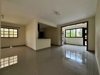 casas -  Casa de un nivel para vivir tranquilo Autopista de San Isidro. VENDIDA
