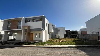 casas - IMPRESIONANTE CASA DE 2 NIVELES NUEVA EN MADRE VEIJA SUR SC RD