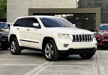 jeepetas y camionetas - Jeep Grand Cherokee Laredo 2012 NO IMPORTA EL CRÉDITO 