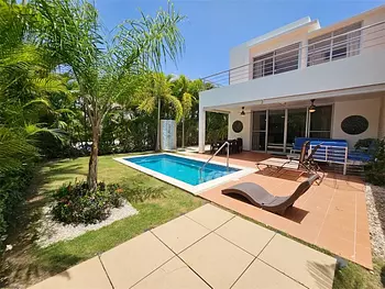casas vacacionales y villas - Venta de Villa totalmente amueblada en Playa Nueva Romana, 324.99 Ms2 solar