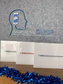 computadoras y laptops - MACBOOK AIR M1 13-INCH 256GB 8GB RAM NUEVAS SELLADAS (SOMOS TIENDA)