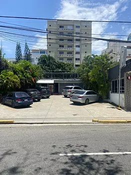 oficinas y locales comerciales - Local en Bella Vista Av. Sarasota de 170 metros con 6 oficinas