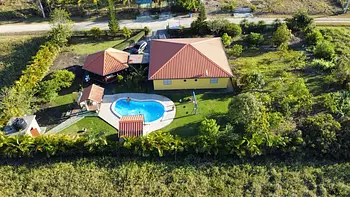 casas vacacionales y villas - Venta de Villa en San Antonio de guerra de 2,069mts con piscina Santo Domingo