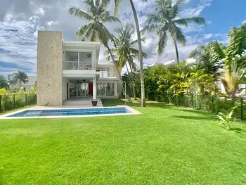 casas vacacionales y villas - Se vende villa a pocos de la playa nueva Romana