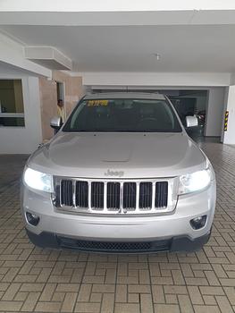 jeepetas y camionetas - En venta Jeep Gran cherokee  laredo 4x4 2012  precio negociable.
