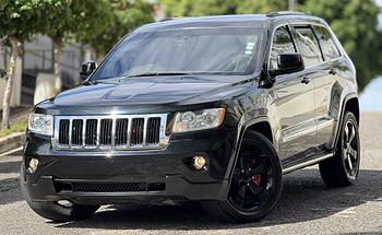 jeepetas y camionetas - Jeep Grand laredo 4x2 panorámica  2011