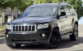 jeepetas y camionetas - Jeep Grand laredo 4x2 panorámica  2011