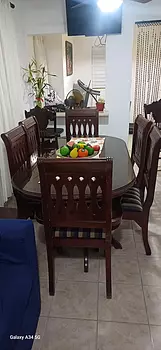 muebles y colchones - Juego de comedor en caoba con tope de cristal – 6 sillas.