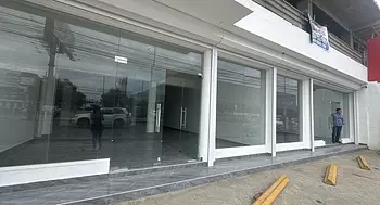 oficinas y locales comerciales - LOCALES EN LA SAN VICENTE JUSTO AL LADO DE MEGACENTRO Y FENTE A BRAVO