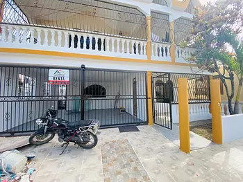 casas - CASA EN RENTA EN SANTIAGO DE LOS CABALLEROS POR LOS REYES 