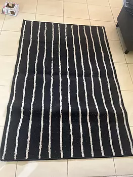 decoración y accesorios - Ikea - alfombra negra con lineas blancas