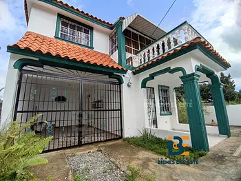 casas - CASA de 2 Niveles  Con Mucho Patio