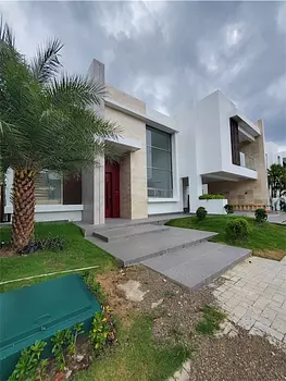 casas - Moderna Casa con Piscina Nueva en Venta en Proyecto Cerrado.