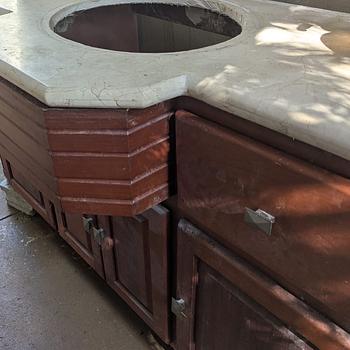 muebles y colchones - Mueble baño en caoba con tope en marmol. Lavamanos y espejo incluido.