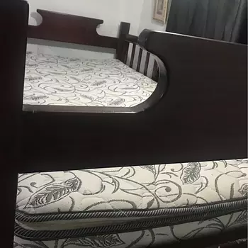 muebles y colchones - Camarote de madera Antirroba con sus colchones 