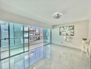 apartamentos - EVARISTO MORALES APTO EN VENTA DE 3 HABITACIONES CON BAÑO 2 PARQUEOS
