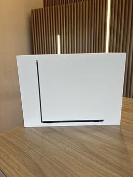 computadoras y laptops - MACBOOK AIR 13'' M4 16GB RAM 256GB SSD SELLADA