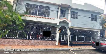 casas - Casa en Venta, de 2 niveles en san isidro 4 hab 