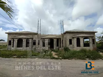 casas - SE VENDE CASA EN CONSTRUCCION de Oportunidad.
