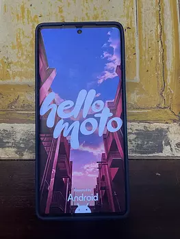celulares y tabletas - Vendo celular Motorola moto g85 5G Nuevo, con su protector y cargador.