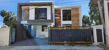 casas - Se Vende Casa de 2 Niveles en Las Carmelitas 
