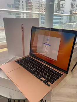 computadoras y laptops - MACBOOK AIR 256GB 8RAM EN SU CAJA (SOMOS TIENDA)