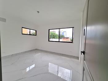 apartamentos - Vendo Apartamento de Una Habitación en la Avenida Independencia, Santo Domingo