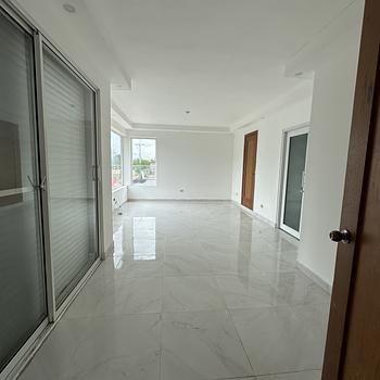 casas - Casa en alquiler de tres niveles! 🏡, Jacobo Majluta – Santo Domingo Norte.
