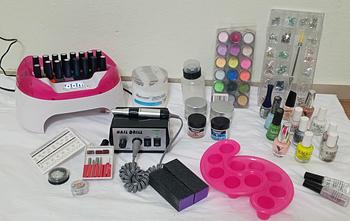 equipos profesionales - Vendo Kit de uñas acrílicas 