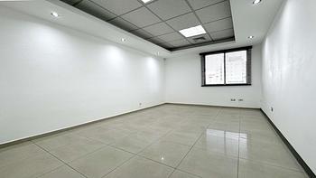 oficinas y locales comerciales - Local / Oficina Ensanche Paraíso en Santo Domingo