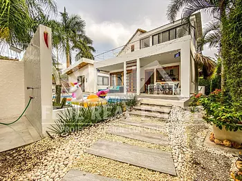 casas vacacionales y villas - VILLA DE 5 HABITACIONES CON PISCINA PRIVADA A 3 MIN DE LA PLAYA