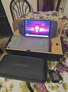 consolas y videojuegos - Lenovo legión go de 16gb y 512gb. con su cargador original, bulto y caja.