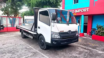 camiones y vehiculos pesados - Hino 300 año 2020 de plataforma 15 pies