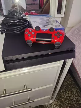 consolas y videojuegos - Ps4 Slim de 1Tb, 10/10 Como nuevo, Con Dos juegos incluidos y todos sus cables