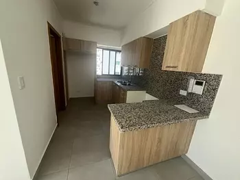apartamentos - Apartamento en alquiler #24-574 Evaristo Morales, piso medio, con ascensor. 