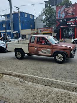 jeepetas y camionetas - Vendo camioneta Nissan negociable. $425,000 negociable.