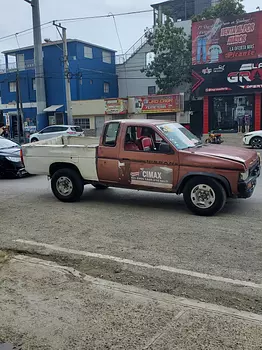 jeepetas y camionetas - Vendo camioneta Nissan negociable. $425,000 negociable.