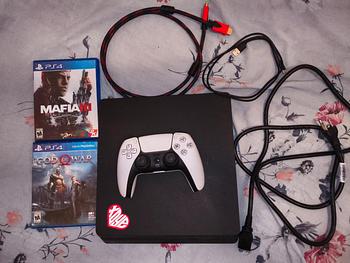 consolas y videojuegos - ps4 Slim con 2 juegos disponibles 1 control de ps5 todos sus cables nuevos 