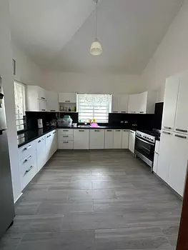 casas vacacionales y villas - Vendo inmensa y atractiva casa 🏠 en Punta Cana   