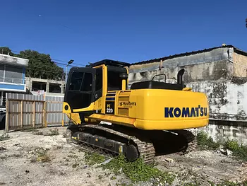camiones y vehiculos pesados - Komatsu pc220 excavadora en venta 