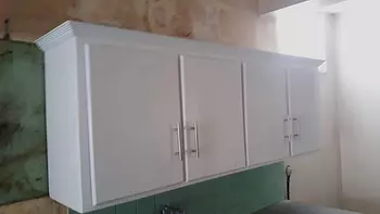 cocina - Gabinete de cuatro puertas en color blanco 