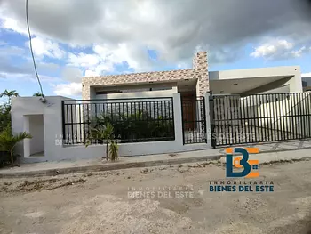 casas - Casa Familiar ubicada en Residencial Naime Etapa IIISe Vende