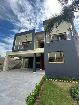 casas - CASA EN VENTA EN RESIDENCIAL CERRADO EN LA VEGA.