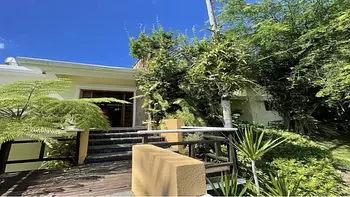 casas - Vendo espaciosa casa de dos niveles  en Los Ríos