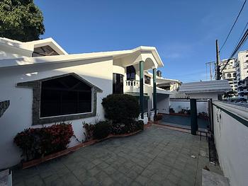 casas - Casa en Alquiler en Bella Vista santo domingo