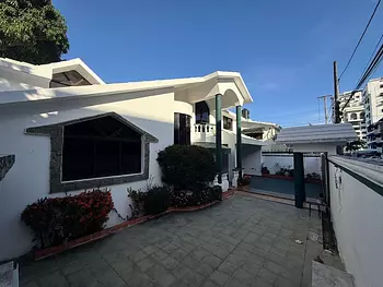 casas - Casa en Alquiler en Bella Vista santo domingo