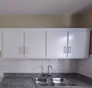 cocina - Gabinete en color blanco de cuatro puertas 