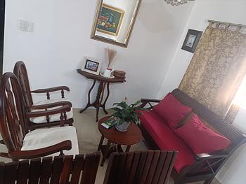 muebles y colchones - 2 mecedoras caoba, mesita caoba con mueble rattan